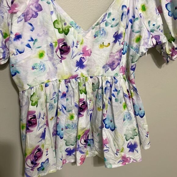 EUC Urban Outfitters watercolor floral peplum top - Picture 2 of 3
